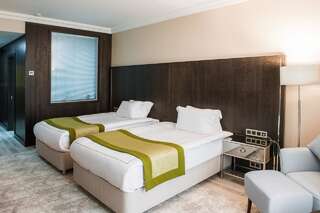 Отель The ONE Hotel Astana Нур-Султан Двухместный номер с 2 двуспальными кроватями-2