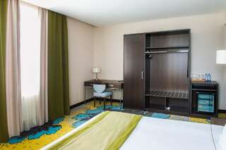 Отель The ONE Hotel Astana Нур-Султан Номер с кроватью размера «queen-size»-3
