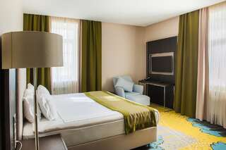 Отель The ONE Hotel Astana Нур-Султан Номер с кроватью размера «queen-size»-4
